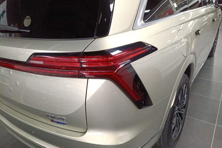 Used Wey Lanshan 2023 Four-Wheel Drive Ultra-Long Range Version Right Rear Taillight