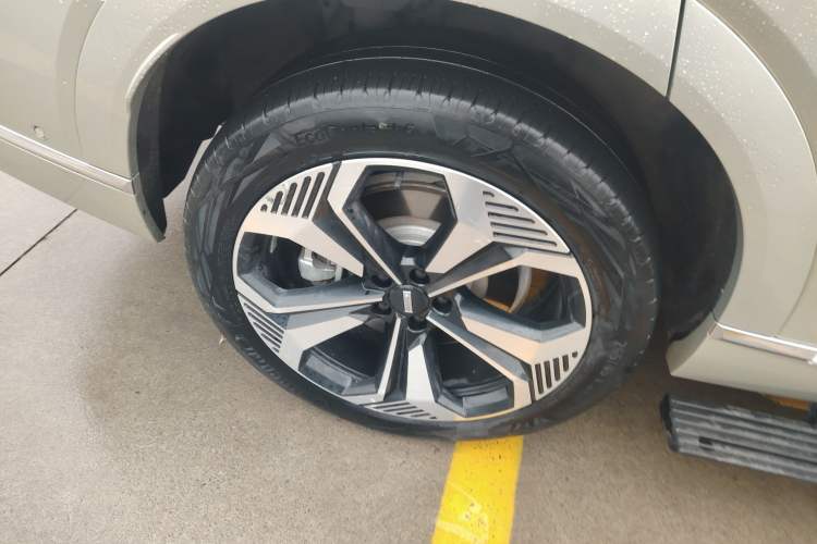 Used Wey Lanshan 2023 Four-Wheel Drive Ultra-Long Range Version Right Rear Wheel Hub