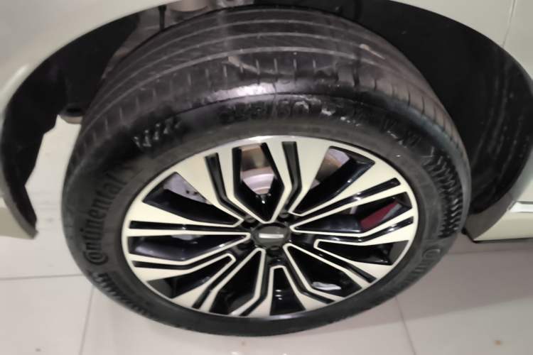 Used Wey Lanshan 2023 Four-Wheel Drive Ultra-Long Range Version Right Rear Wheel Hub