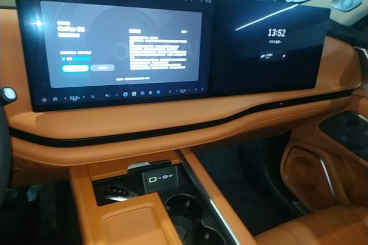 Used Wey Lanshan 2025 Four-Wheel Drive Max Audio And AC Panel