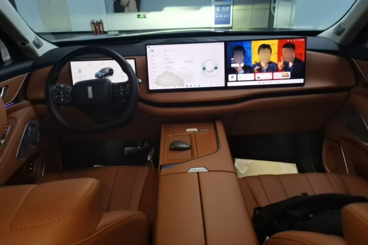 Used Wey Lanshan 2025 Four-Wheel Drive Max Center Console
