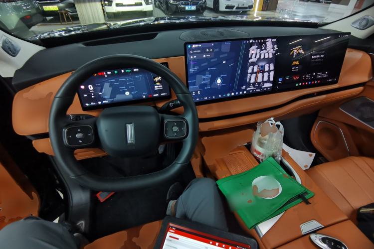 Used Wey Lanshan 2025 Four-Wheel Drive Max Center Console