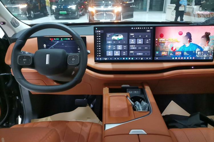 Used Wey Lanshan 2025 Four-Wheel Drive Max Center Console