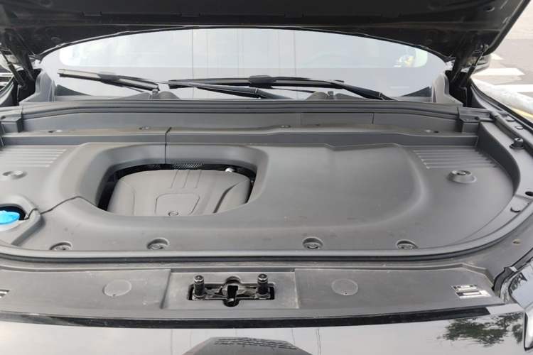 Used Wey Lanshan 2025 Four-Wheel Drive Max Engine Bay