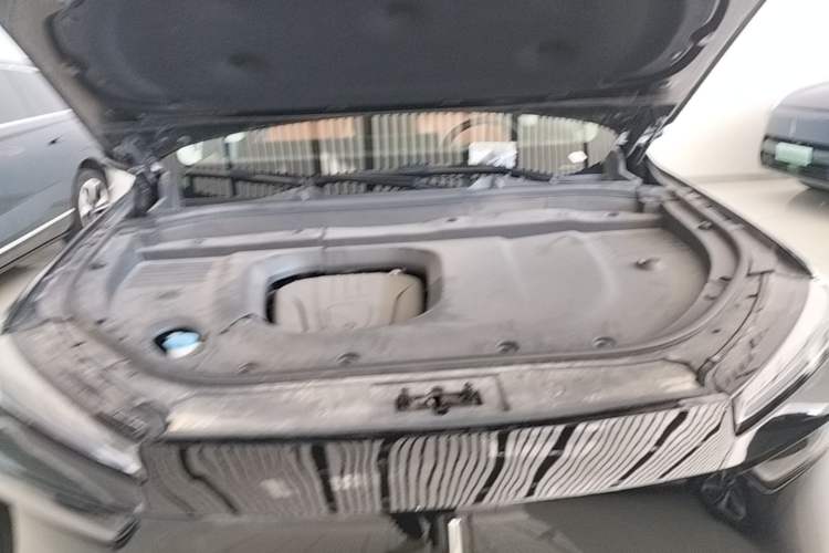 Used Wey Lanshan 2025 Four-Wheel Drive Max Engine Bay