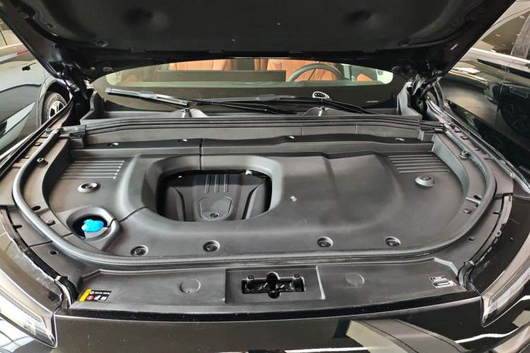 Used Wey Lanshan 2025 Four-Wheel Drive Max Engine Bay