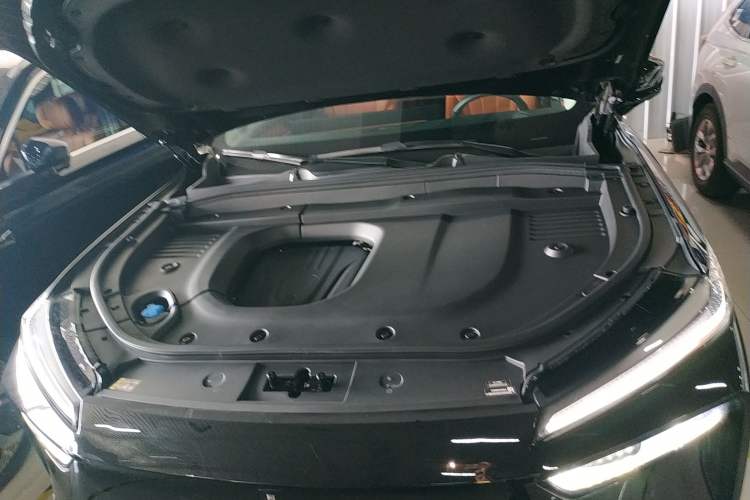 Used Wey Lanshan 2025 Four-Wheel Drive Max Engine Bay