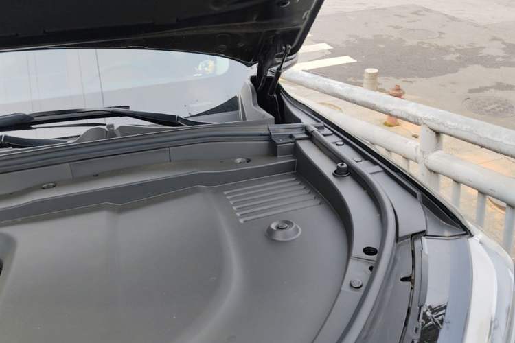 Used Wey Lanshan 2025 Four-Wheel Drive Max Engine Bay Left