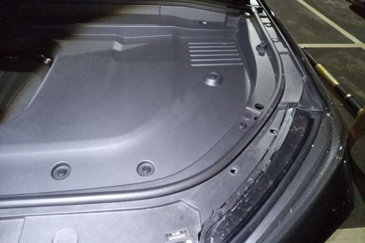 Used Wey Lanshan 2025 Four-Wheel Drive Max Engine Bay Left