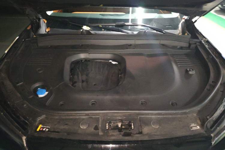 Used Wey Lanshan 2025 Four-Wheel Drive Max Engine Bay