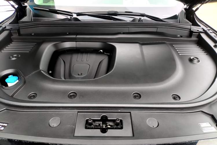 Used Wey Lanshan 2025 Four-Wheel Drive Max Engine Bay