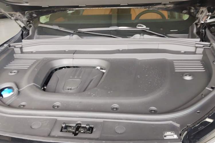 Used Wey Lanshan 2025 Four-Wheel Drive Ultra Engine Bay