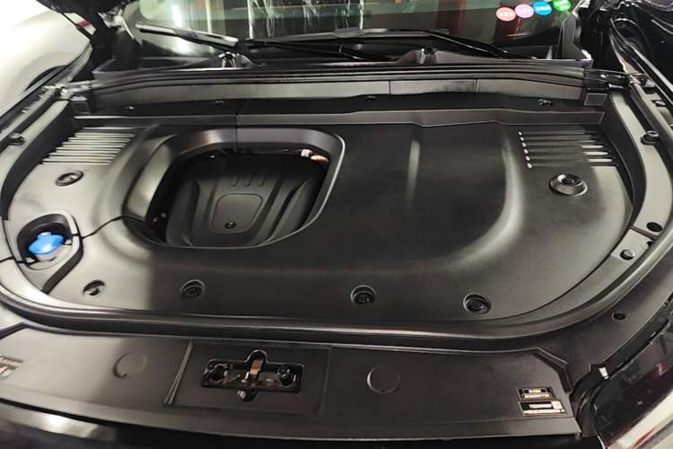 Used Wey Lanshan 2025 Four-Wheel Drive Max Engine Bay