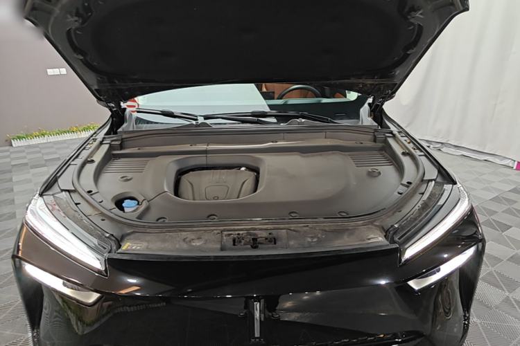 Used Wey Lanshan 2025 Four-Wheel Drive Max Engine Bay