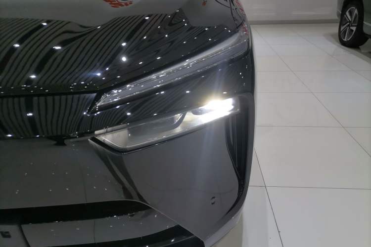 Used Wey Lanshan 2025 Four-Wheel Drive Max Left Front Headlight