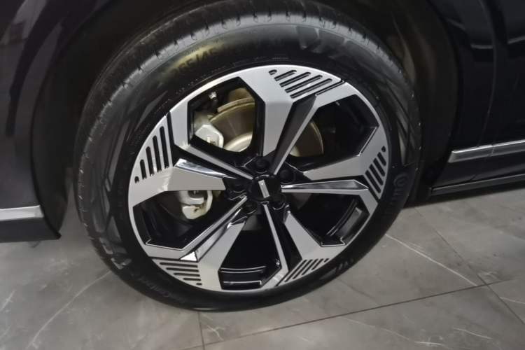 Used Wey Lanshan 2025 Four-Wheel Drive Max Left Front Wheel Hub
