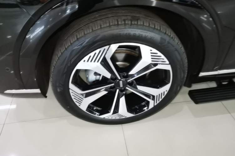 Used Wey Lanshan 2025 Four-Wheel Drive Max Left Front Wheel Hub