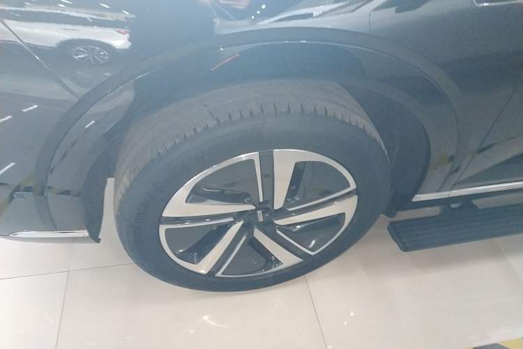 Used Wey Lanshan 2025 Four-Wheel Drive Max Left Front Wheel Hub