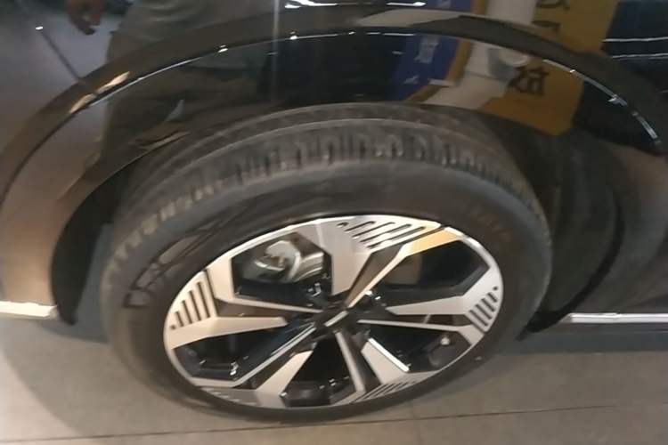 Used Wey Lanshan 2025 Four-Wheel Drive Max Left Front Wheel Hub