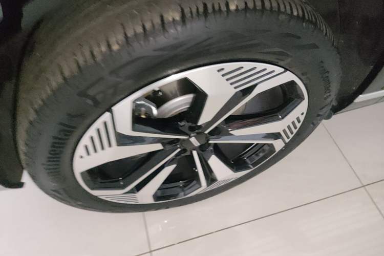 Used Wey Lanshan 2025 Four-Wheel Drive Ultra Left Front Wheel Hub