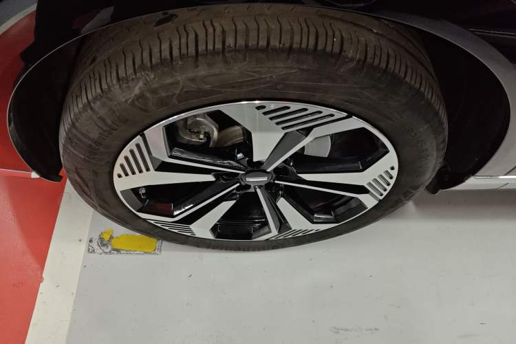 Used Wey Lanshan 2025 Four-Wheel Drive Ultra Left Front Wheel Hub