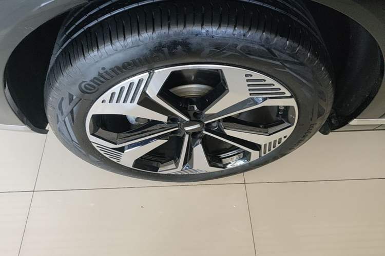 Used Wey Lanshan 2025 Four-Wheel Drive Ultra Left Front Wheel Hub