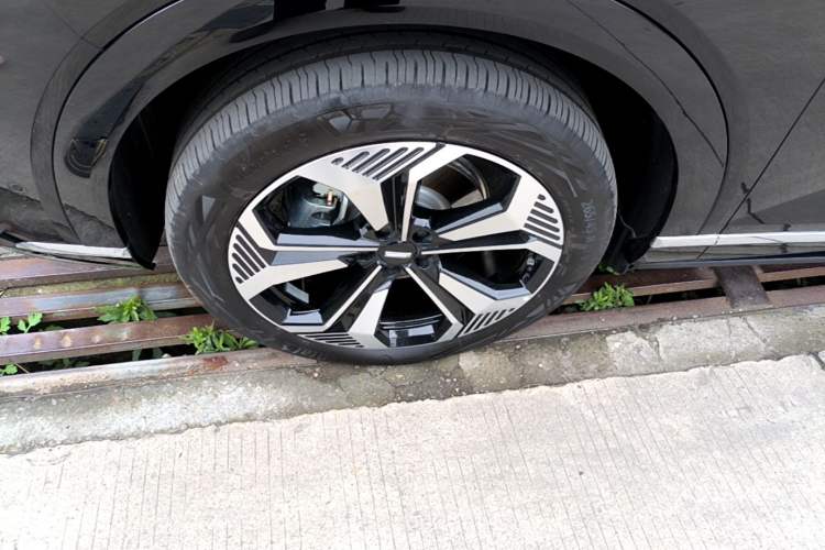 Used Wey Lanshan 2025 Four-Wheel Drive Max Left Front Wheel Hub
