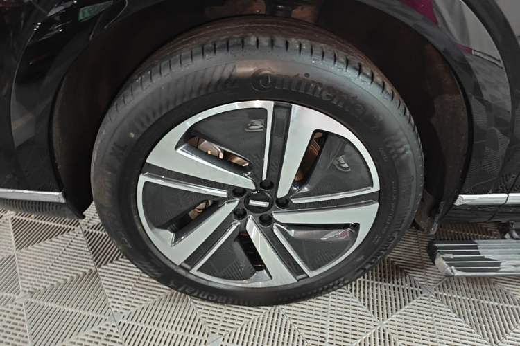 Used Wey Lanshan 2025 Four-Wheel Drive Max Left Front Wheel Hub