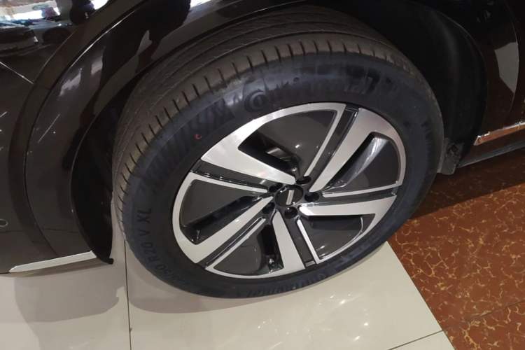 Used Wey Lanshan 2025 Four-Wheel Drive Max Left Front Wheel Hub