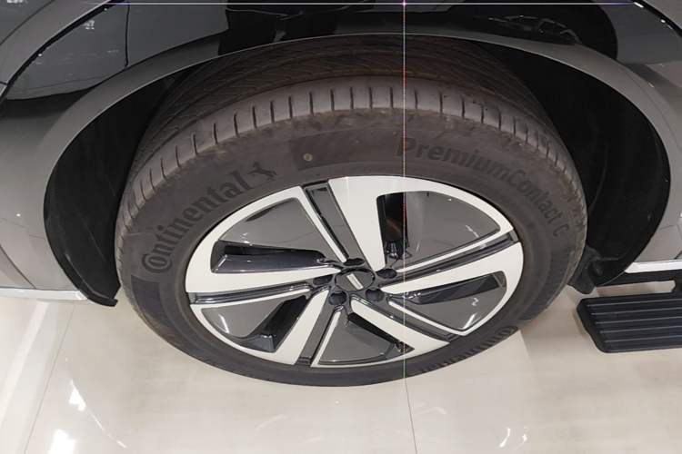 Used Wey Lanshan 2025 Four-Wheel Drive Max Left Front Wheel Hub
