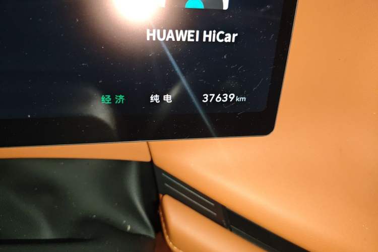 Used Wey Lanshan 2025 Four-Wheel Drive Max Odometer Close Up