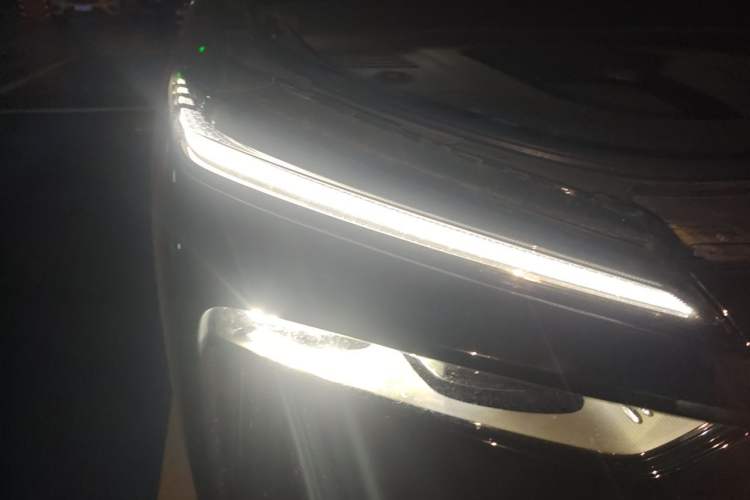 Used Wey Lanshan 2025 Four-Wheel Drive Max Right Front Headlight