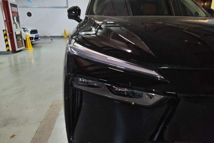 Used Wey Lanshan 2025 Four-Wheel Drive Max Right Front Headlight