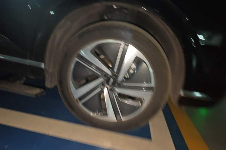 Used Wey Lanshan 2025 Four-Wheel Drive Max Right Front Wheel Hub