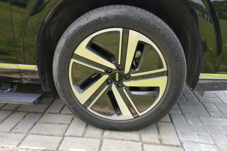 Used Wey Lanshan 2025 Four-Wheel Drive Max Right Front Wheel Hub