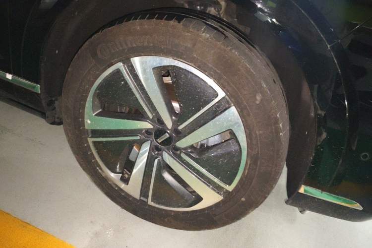 Used Wey Lanshan 2025 Four-Wheel Drive Max Right Front Wheel Hub