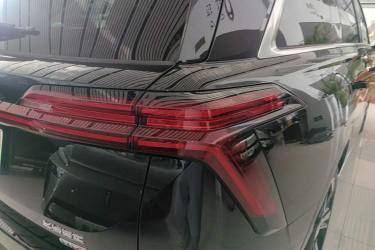 Used Wey Lanshan 2025 Four-Wheel Drive Ultra Right Rear Taillight