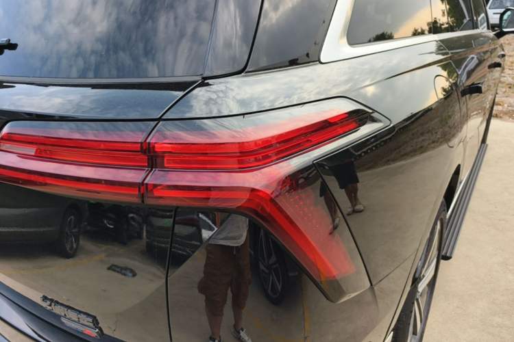 Used Wey Lanshan 2025 Four-Wheel Drive Max Right Rear Taillight