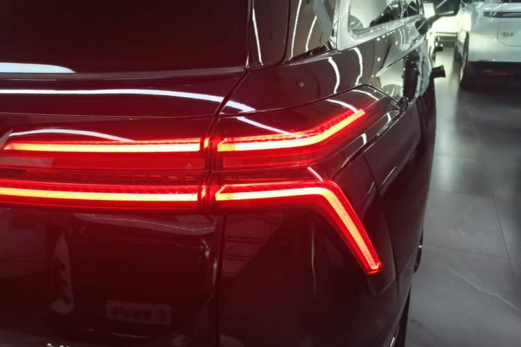 Used Wey Lanshan 2025 Four-Wheel Drive Max Right Rear Taillight