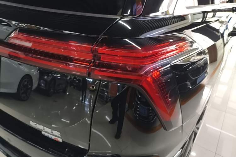 Used Wey Lanshan 2025 Four-Wheel Drive Ultra Right Rear Taillight