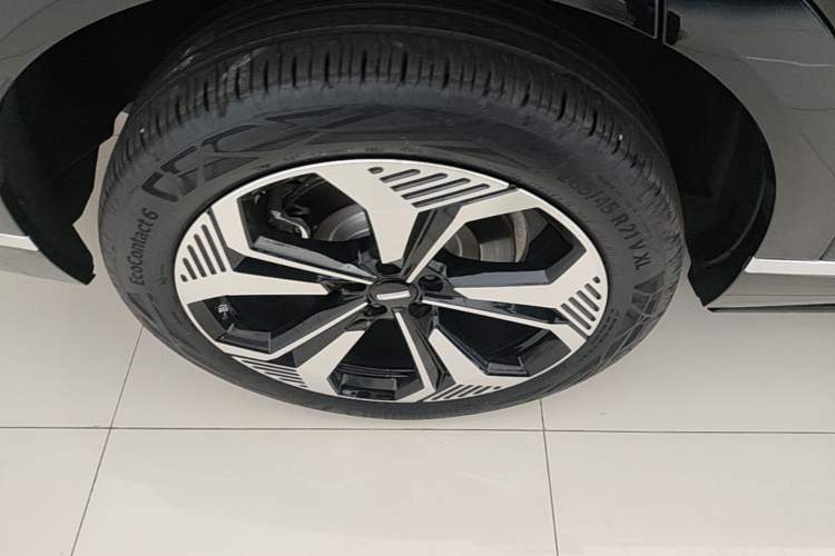 Used Wey Lanshan 2025 Four-Wheel Drive Max Right Rear Wheel Hub