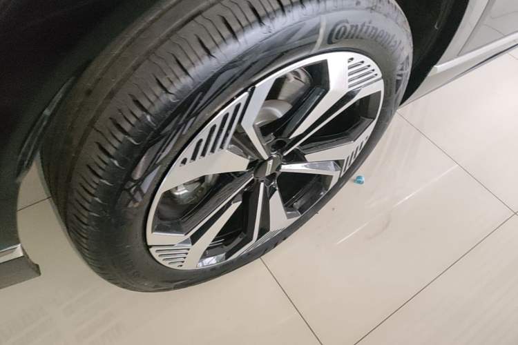 Used Wey Lanshan 2025 Four-Wheel Drive Ultra Right Rear Wheel Hub