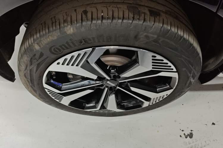 Used Wey Lanshan 2025 Four-Wheel Drive Ultra Right Rear Wheel Hub