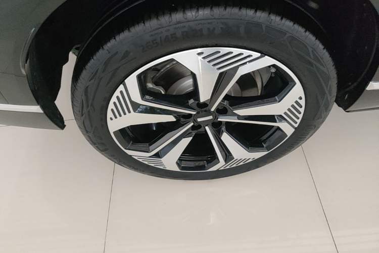 Used Wey Lanshan 2025 Four-Wheel Drive Ultra Right Rear Wheel Hub
