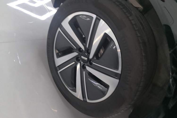 Used Wey Lanshan 2025 Four-Wheel Drive Max Right Rear Wheel Hub