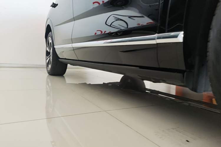 Used Wey Lanshan 2025 Four-Wheel Drive Max Right Side Sill