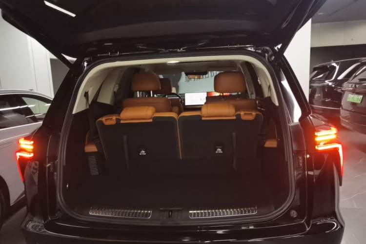 Used Wey Lanshan 2025 Four-Wheel Drive Max Trunk