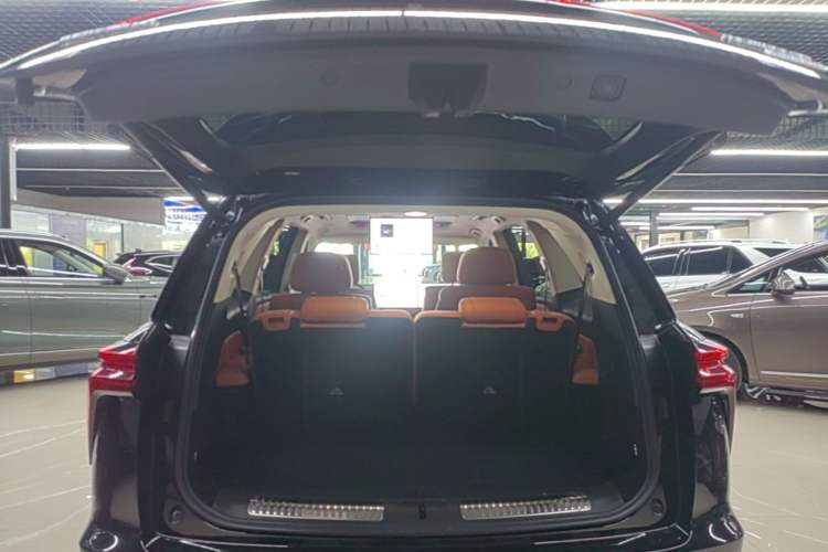 Used Wey Lanshan 2025 Four-Wheel Drive Max Trunk