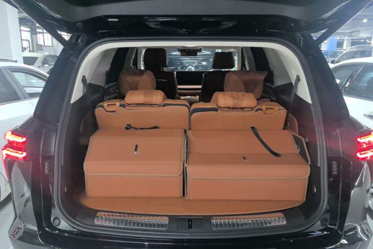 Used Wey Lanshan 2025 Four-Wheel Drive Max Trunk
