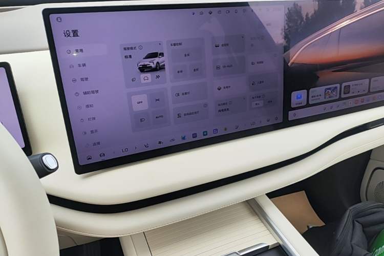 Used Wey Lanshan 2025 Four-Wheel Drive Max Audio And AC Panel